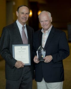 Sandy Apgar (right) presents the 2015 Apgar Urban Land Award to Harvard University professor Richard Peiser at the 2015 Spring Meeting in Houston, Texas.